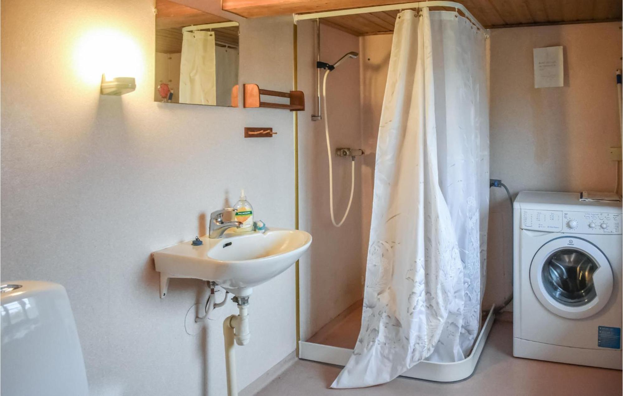 1 Bedroom Cozy Home In Simrishamn Gladsax Esterno foto